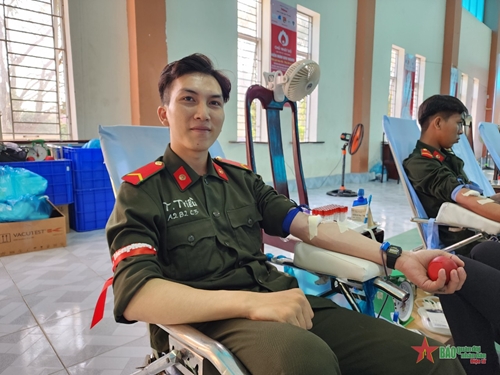Cần Thơ: 800 tình nguyện viên tham gia hiến máu